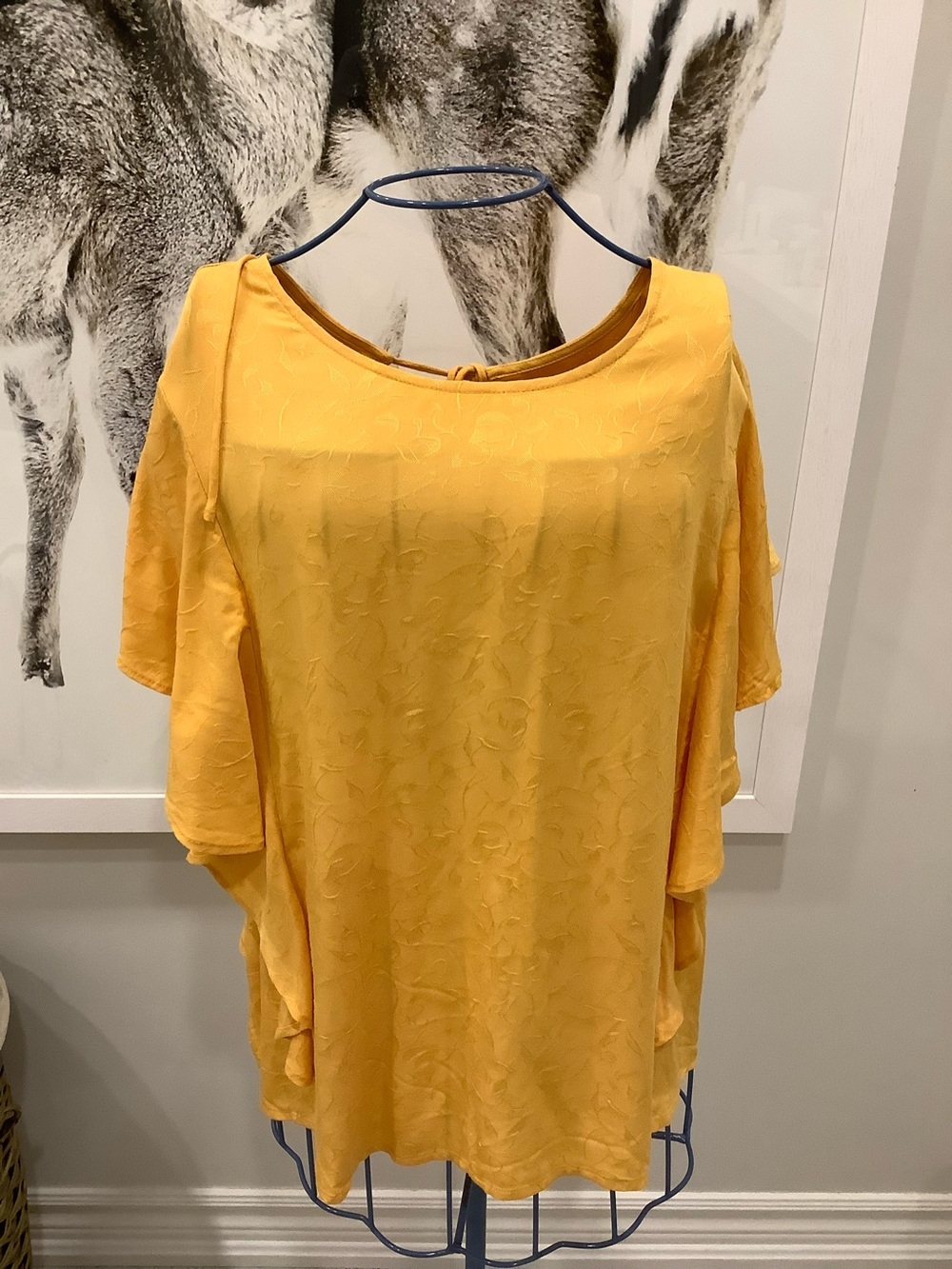 Gentle Fawn golden flutter sleeve top. Size small